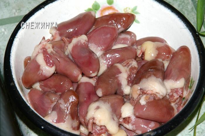 Салат с куриными сердечками и виноградом