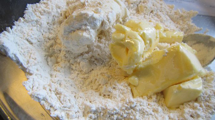 Киш с цукини и помидорами