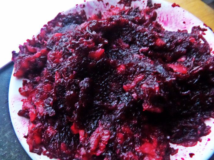 Свекольная &amp;quot;клубничка&amp;quot; с килькой