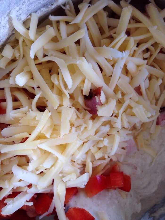 Закусочные маффины с кукурузой, беконом и сладким перцем