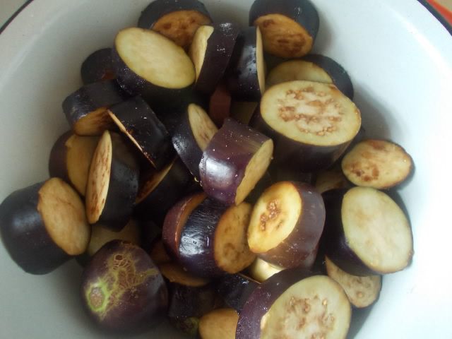 Баклажаны в томате с чесноком