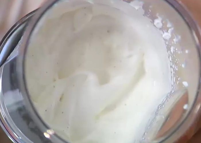 Горячий шоколад со взбитыми сливками 