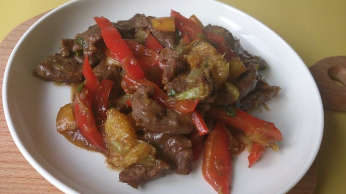 Говядина с апельсинами и перцем