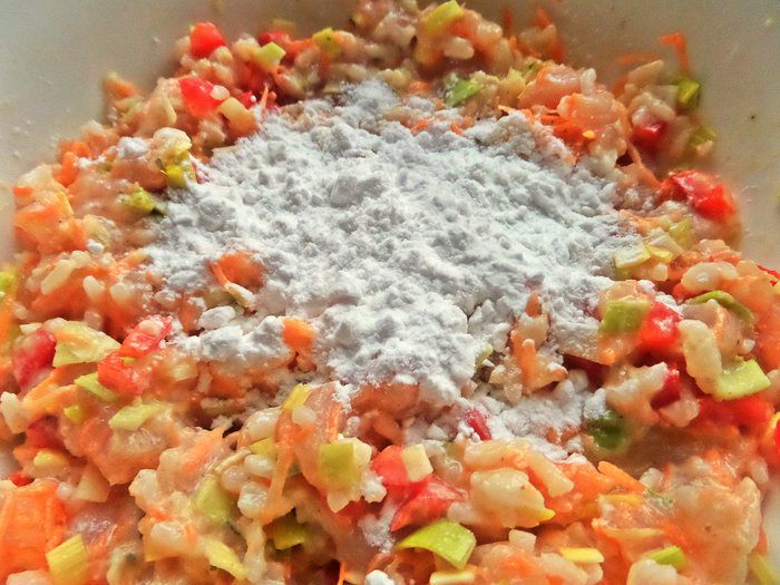 Куриные котлеты с рисом и овощами