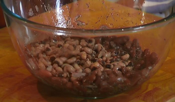 Салат из фасоли с руколой и маковой заправкой 