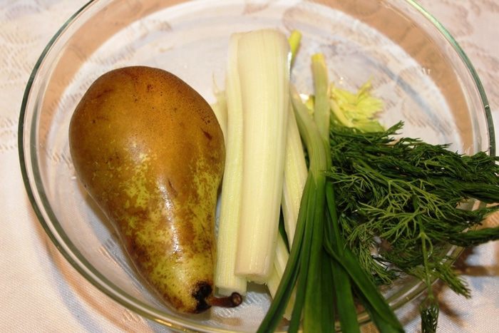 Закуска из авокадо, груши и креветок