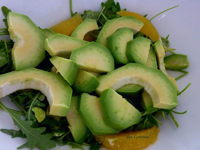 Салат с апельсинами, авокадо и сыром фета 