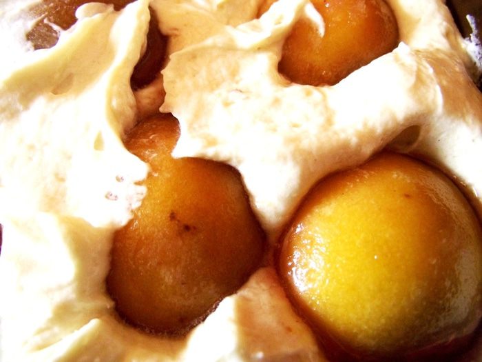 Французский кекс с персиками