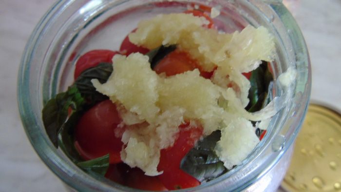 Чесночно-базиликовые черри