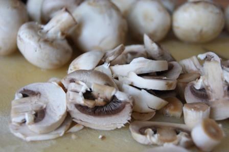 Запеканка с куриным филе, грибами и картофельным пюре