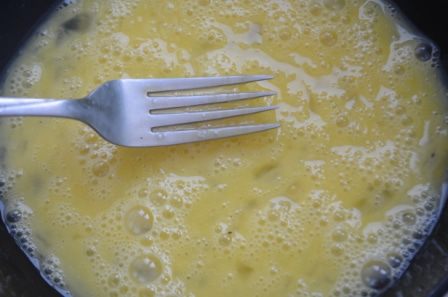 Нежнейший куриный рулет с омлетом