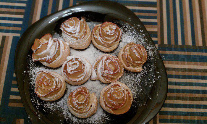 Слойки с яблоками &amp;quot;Розочки&amp;quot;
