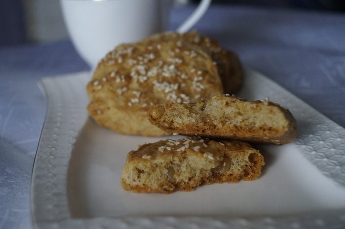 Мягкое печенье с сыром и кедровыми орешками