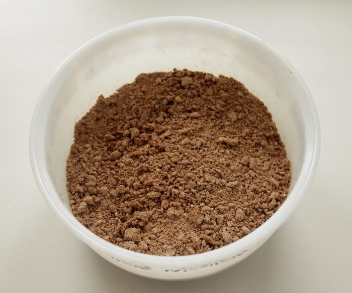 Шоколадно-творожный пирог с брусникой