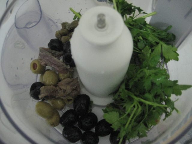 Запеченная дорада с тапенадом