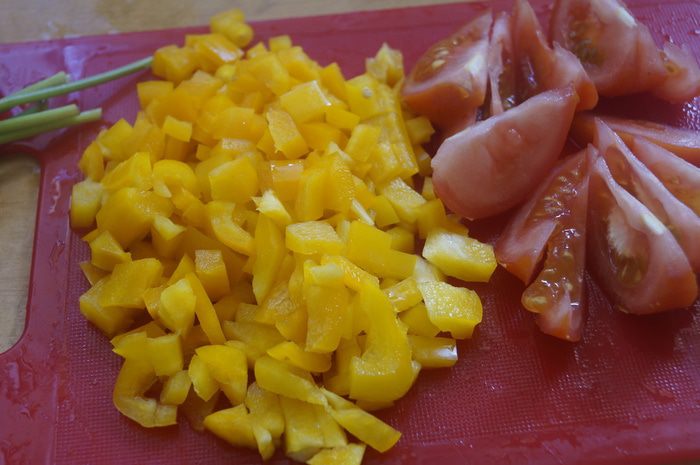Салат из овощей и риса