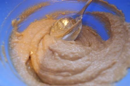 Пирог с кедровыми орешками и медовым заварным кремом