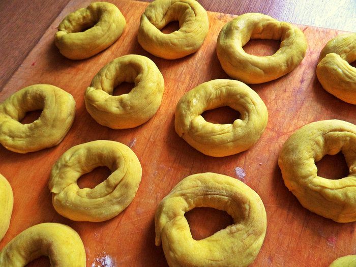 Тыквенные бублики с маком и куркумой