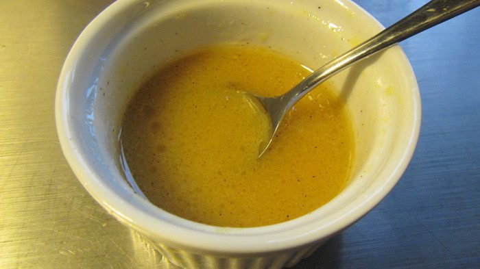 Картофельный салат с курицей, беконом и редисом