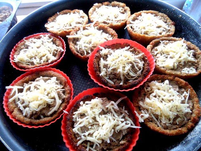 Хлебные корзиночки с паштетом из печени и сыра