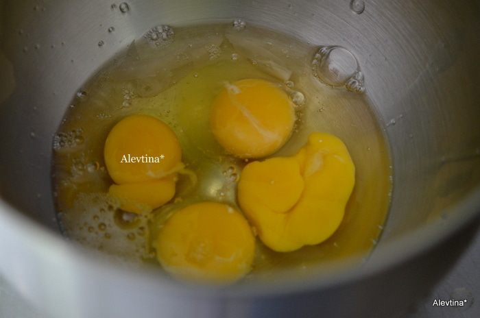 Рулет шоколадный с арахисовой пастой