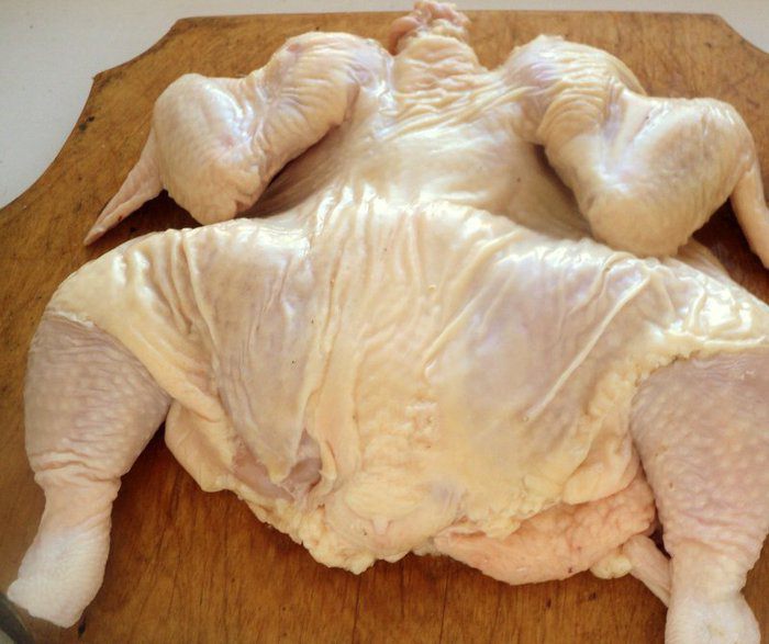 Курочка, запеченная с картофелем по-домашнему