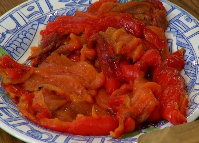 Запеченный сладкий перец с грецкими орехами