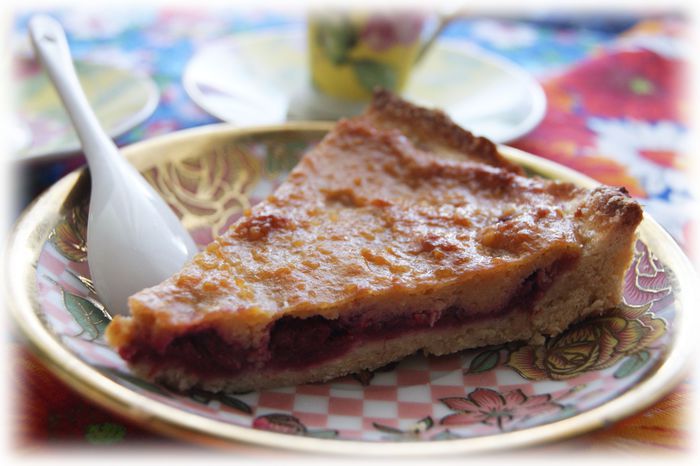 Тарт с малиной и заварным медовым кремом