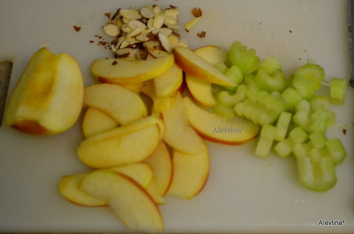 Салат со шпинатом и яблоками