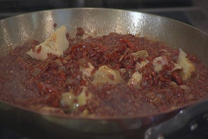 Красный рис с артишоками и кардамоном