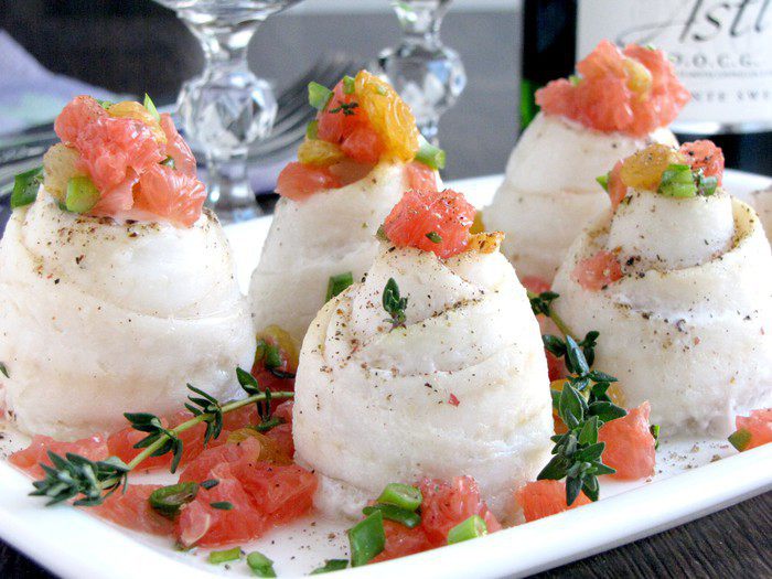 Филе белой рыбы с грейпфрутовой сальсой