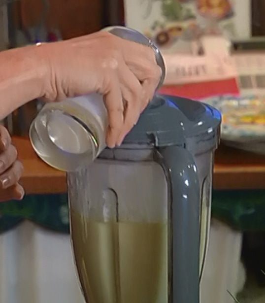 Суп-крем из фенхеля, сельдерея и порея с семгой