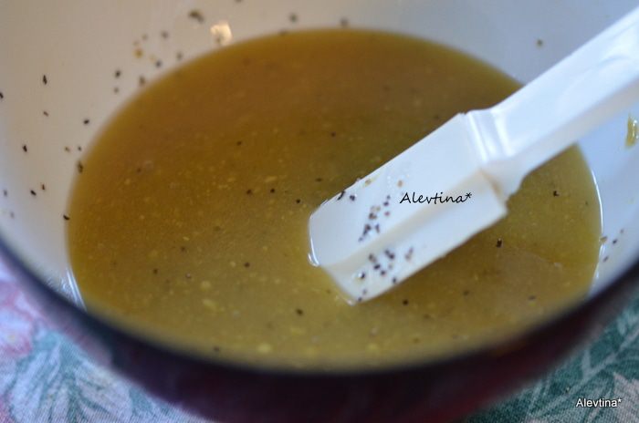 Салат и домашняя медово-горчичная заправка для салата