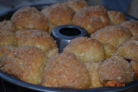 Обезьяний хлеб с вяленой вишней