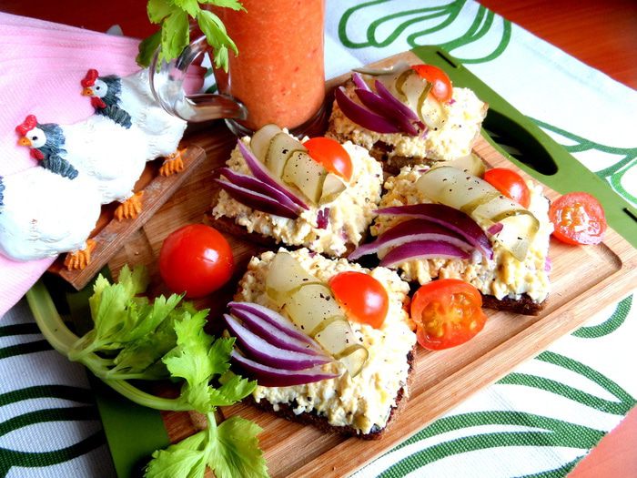 Бутерброды открытые с сырно-яичной начинкой