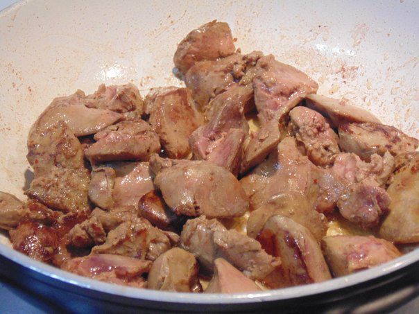 Теплый салат с куриной печенью