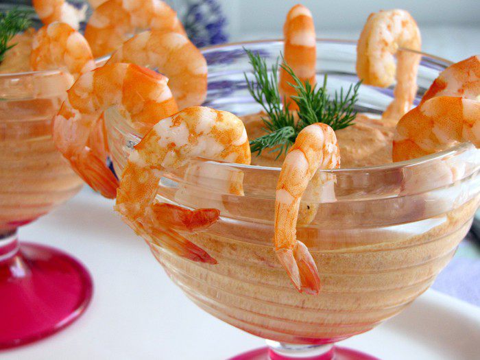 Томатно-сливочный дип с креветками