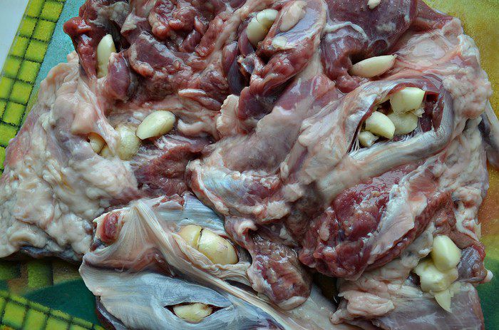 Баранья нога в слоеном тесте