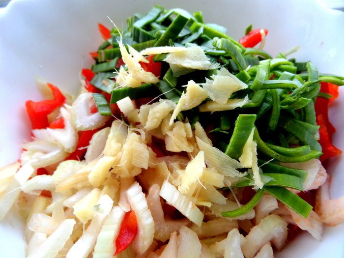 Рисовая вермишель с овощами и курицей