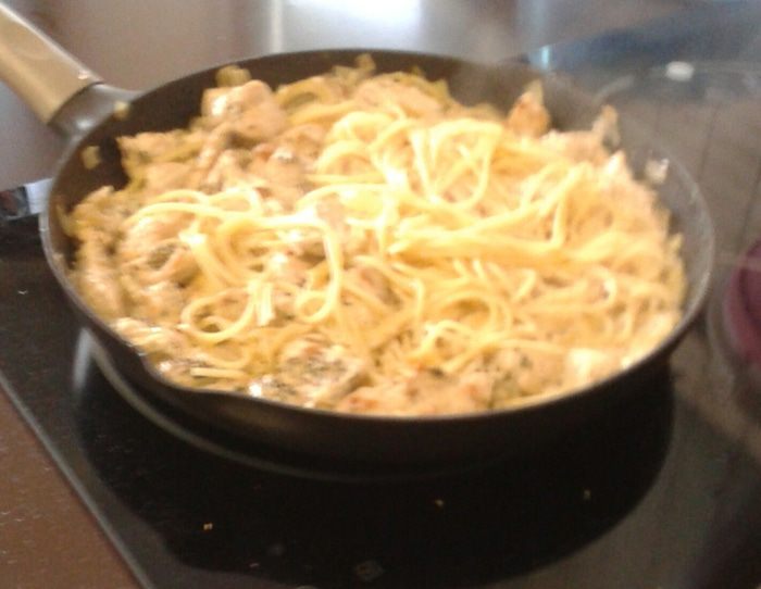 Спагетти с индейкой и творожным сыром