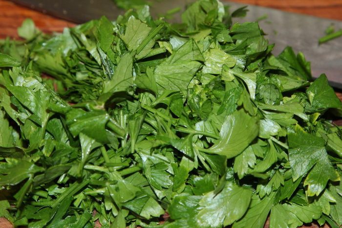 Кабачки с орехами и карамелизированным луком