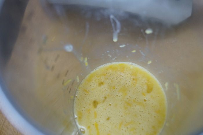 Лимонный тарт со швейцарской меренгой и лимонными чипсами