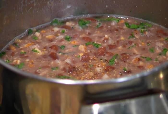 Грузинский суп из красной фасоли