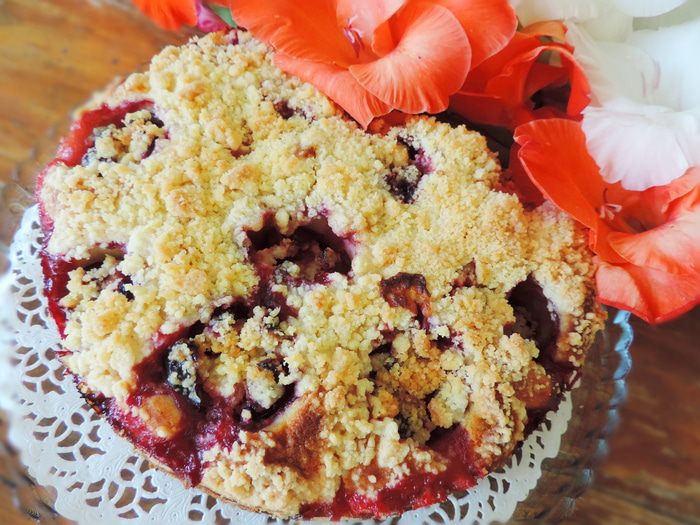 Изумительно вкусный сливовый обсыпной пирог