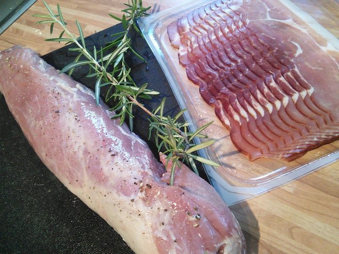 Свинина в шубке из сырокопченой ветчины