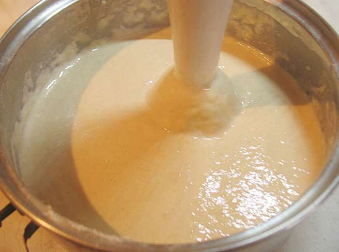 Блины с кокосовой стружкой и клубничным соусом