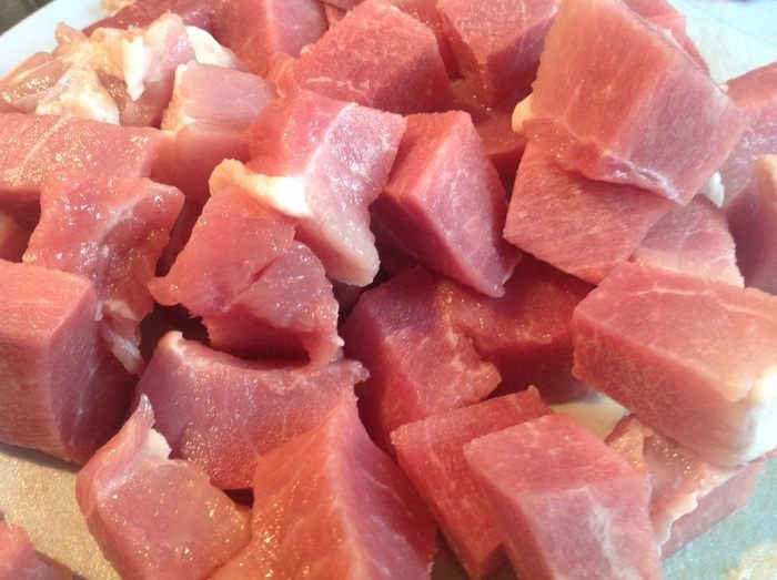 Пирог со свининой, щавелем и сыром