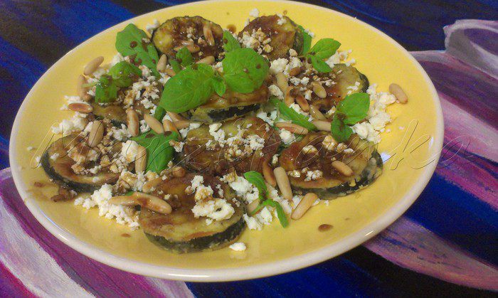 Девчачий теплый салат