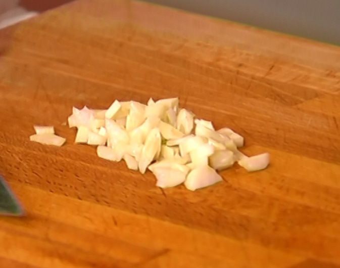 Салат из фасоли с грибами, помидорами и тапенадом 