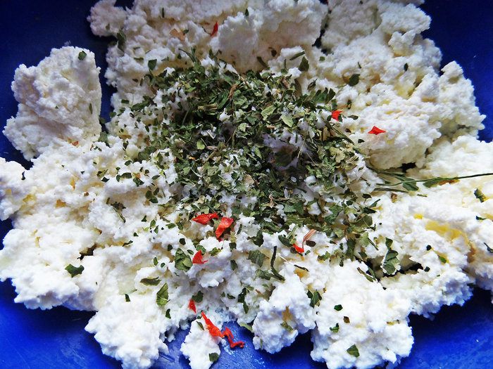 Салат морковный с творожными шариками